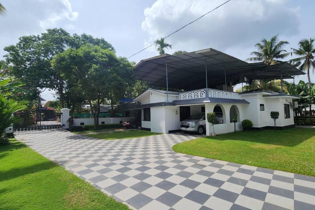 Garden Park Villa Tiruvalla Exterior photo